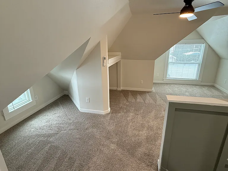 211 E Jefferson St — Photo 13