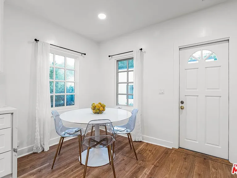 653 W Knoll Dr — Photo 15