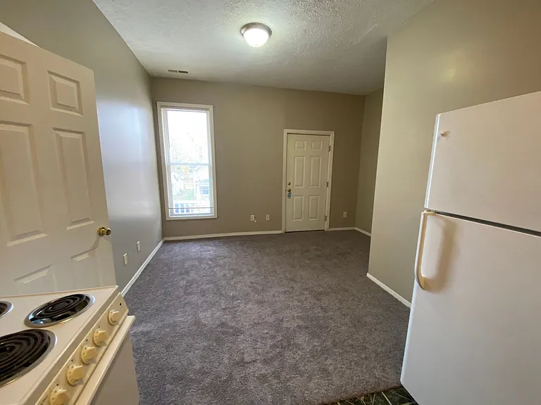 1031 Hartford St — Photo 36