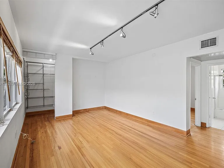 1100 Venetian Way #2B — Photo 9