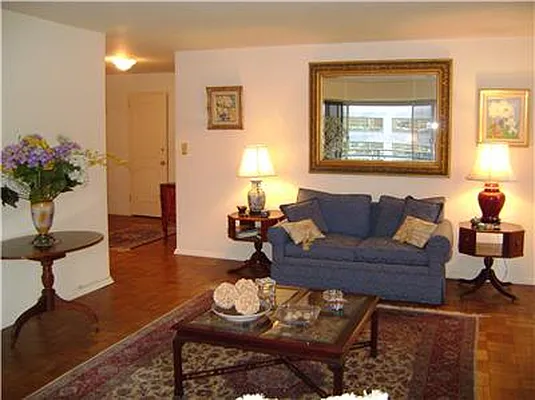 Sold by Warburg | media 22