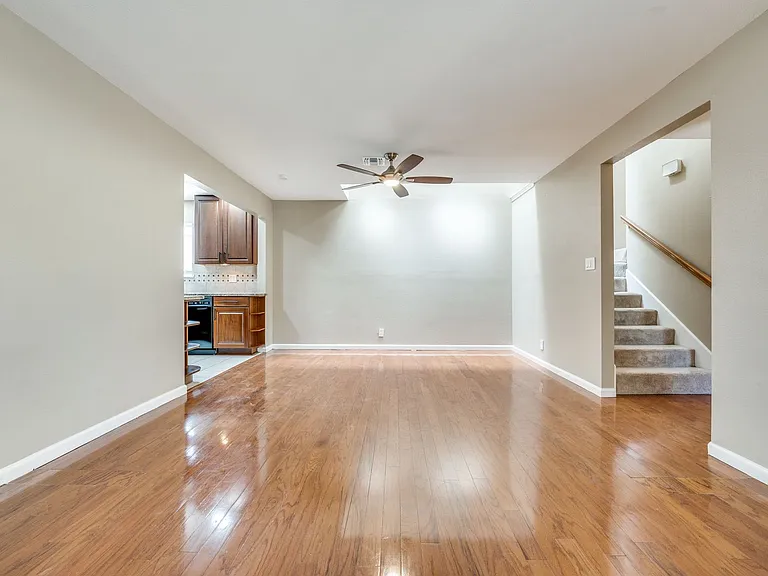 201 W Craig Pl #N — Photo 9