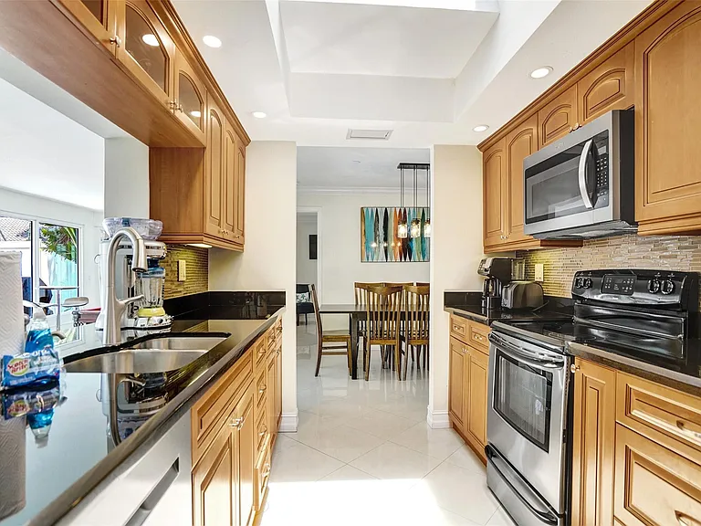 2051 Coral Reef Dr — Photo 11