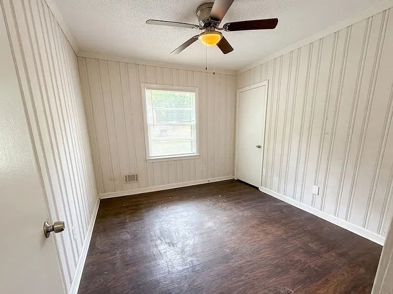 1502 Rolling Hills Dr — Photo 6