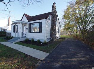 52 Harris St, Patchogue, NY 11772