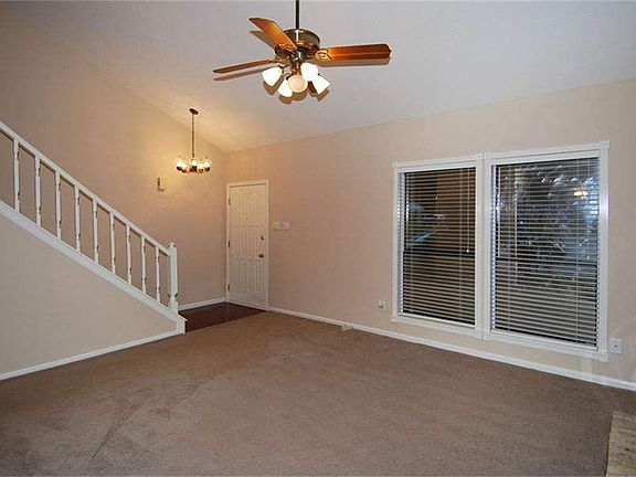 5th image of 3019 Royal Glen Dr