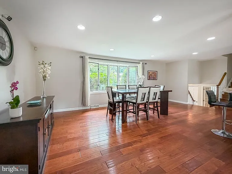 1168 Temple Dr — Photo 17