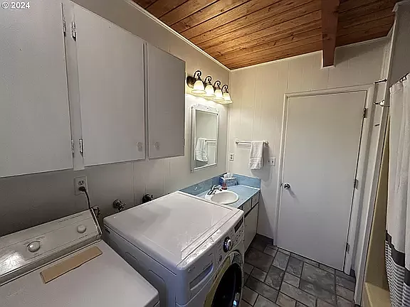 6165 Tillamook Ave — Photo 8