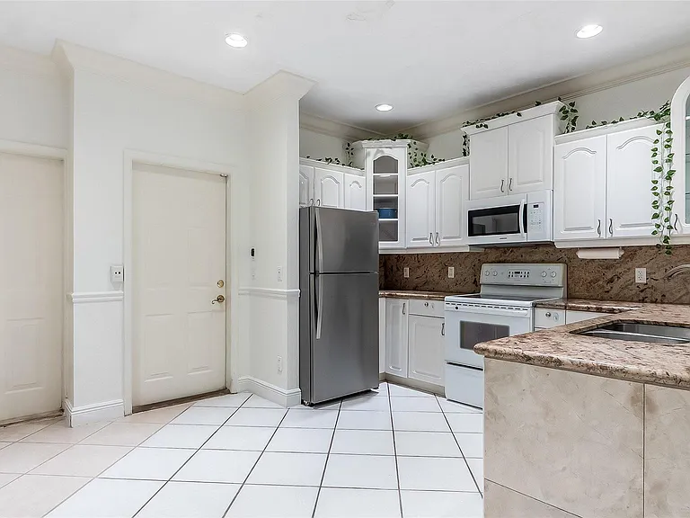 512 S Ocean Blvd — Photo 5