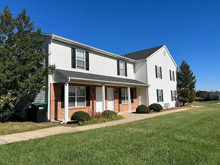 101B Sycamore Ct — Photo 1