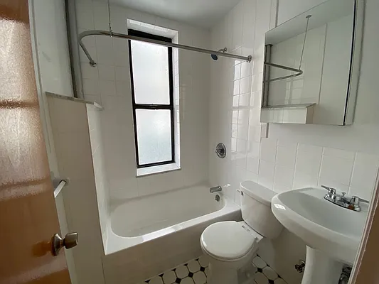 Rented by GreenVill Real Estate LLC | media 9