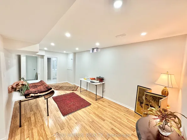 33 Forestside Ct, Richmond Hill, ON L4C 9V2