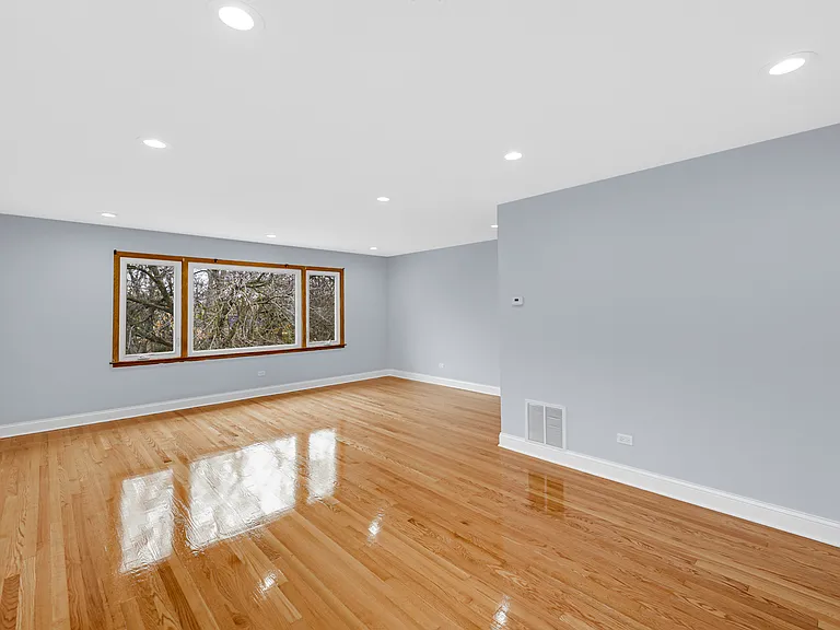 5740 N Lowell Ave #2 — Photo 5