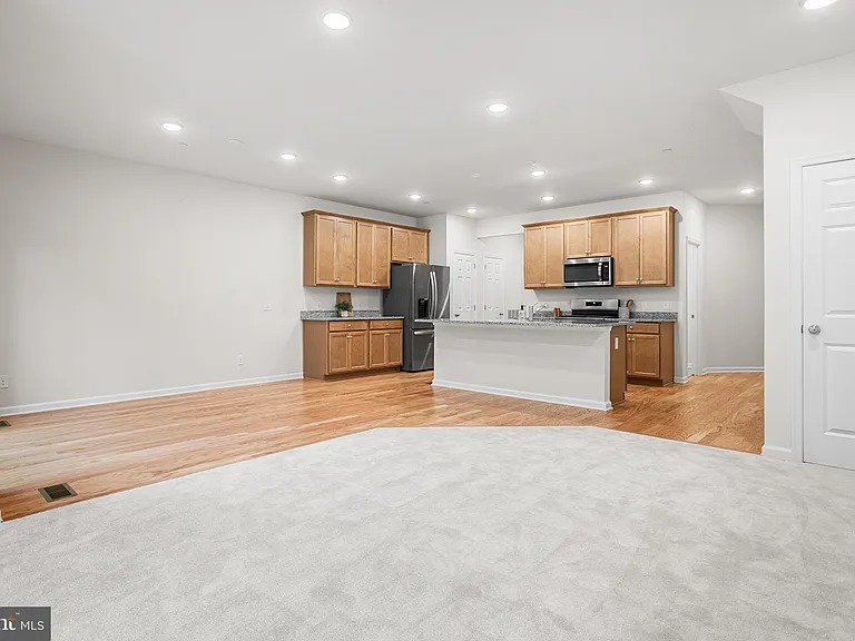112 S Buck Tavern Way — Photo 7