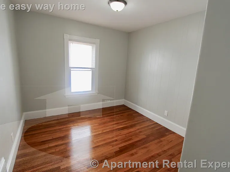 32 Russell St #1 — Photo 3