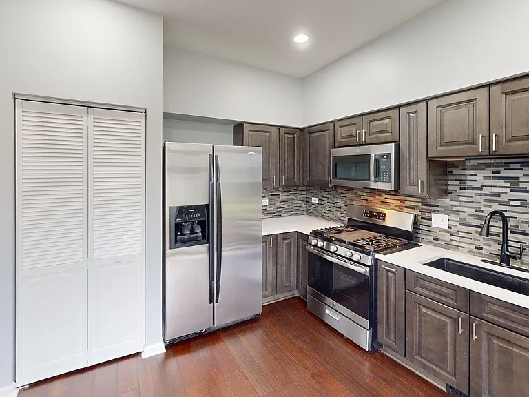 2529 Stonybrook Dr — Photo 4