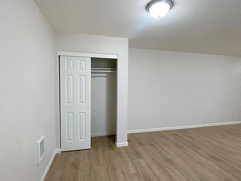 9833 N Lombard St — Photo 8