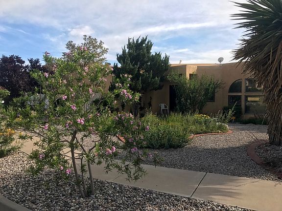 5th image of 915 Piedra Larga Pl NE