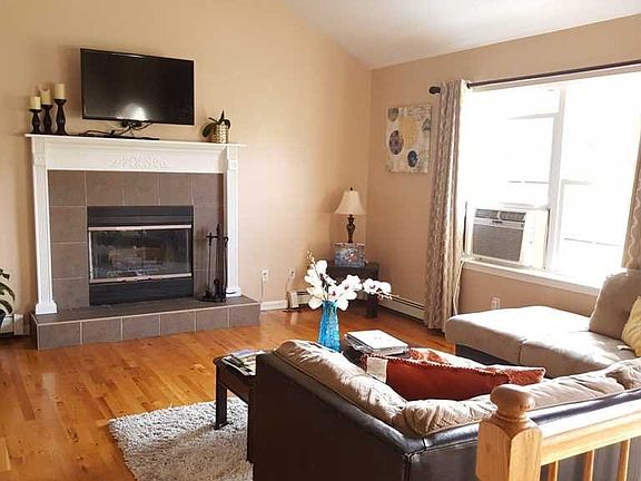 4th image of 19 Manor Ln