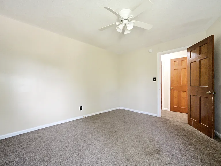 2715 Noble Rd #303 — Photo 8