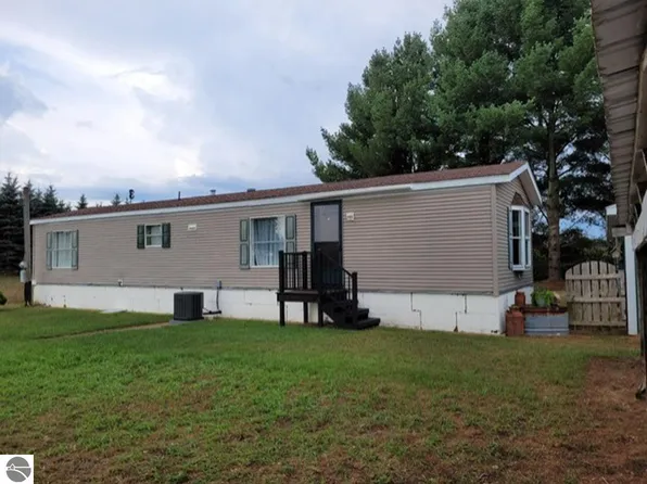 10269 30th Ave, Evart, MI 49631