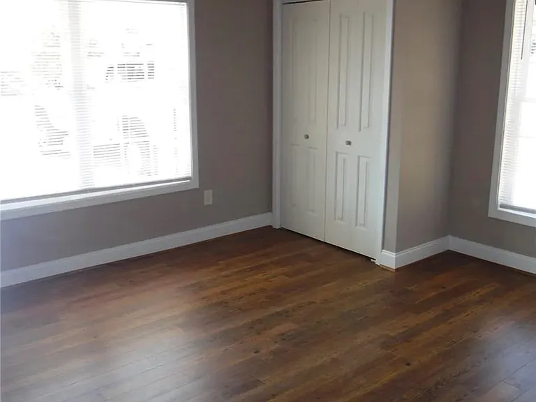 308 S Poplar St — Photo 9