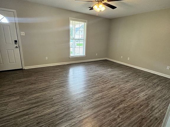 3rd image of 386 Wylie Dr