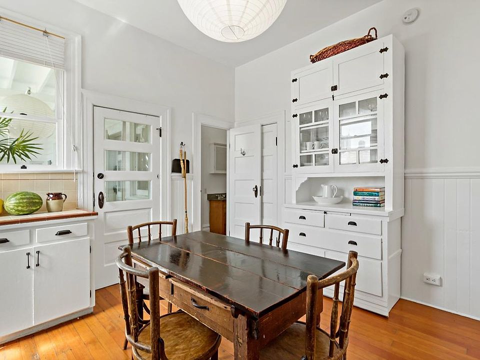 Eat in kitchen