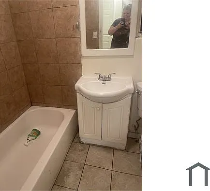 1718 Oak St — Photo 3
