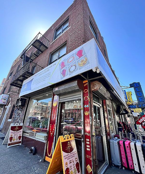 1st image of 7520 Roosevelt Ave #6