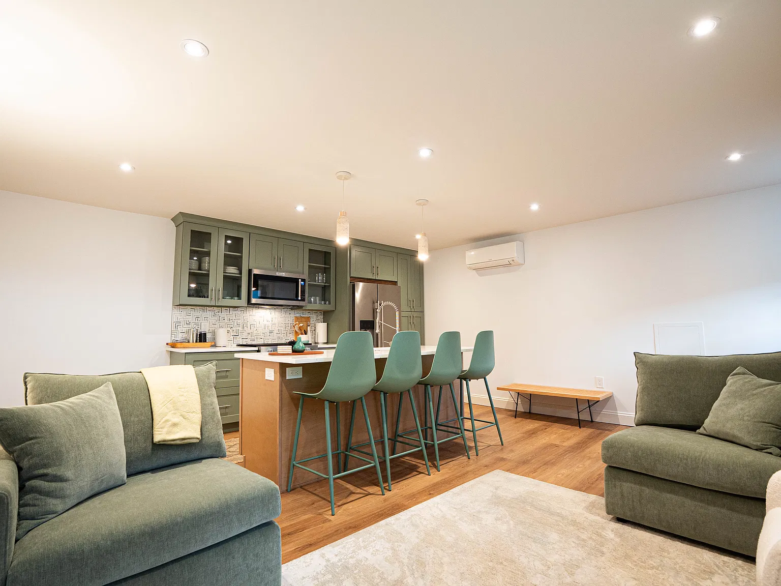 2 bed, 970 sqft, $3,900 — Photo 2