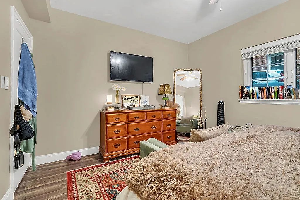 2 bed, 750 sqft, $3,200 — Photo 4
