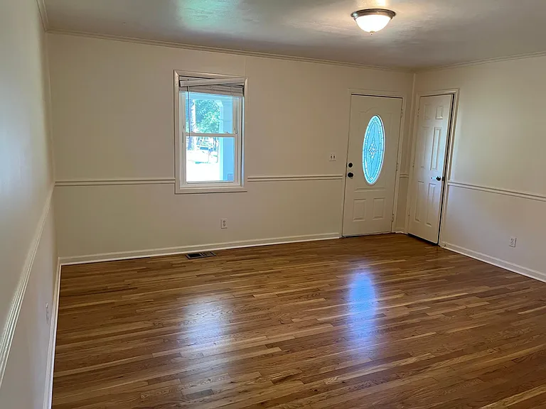 638 San Fernando Dr SE — Photo 7
