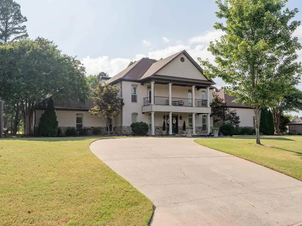 665 Huntington Ln, Conway, AR 72034