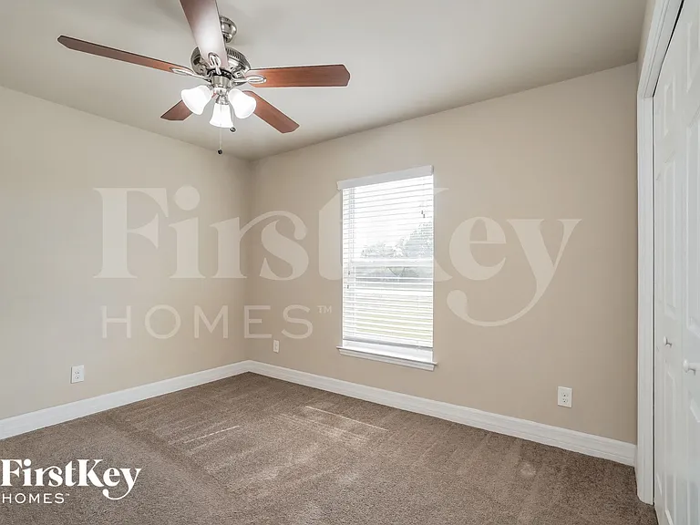 625 SW 13th Ter — Photo 11
