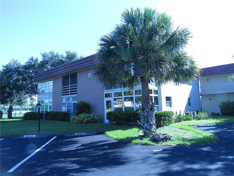 1st image of 19 Vista Gardens Trl