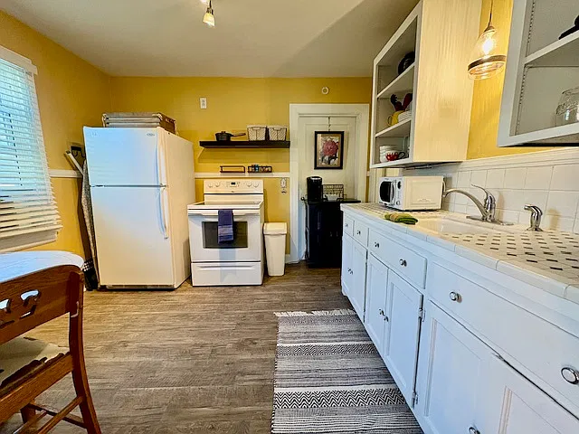 Studio, 500 sqft, $1,200 — Photo 3