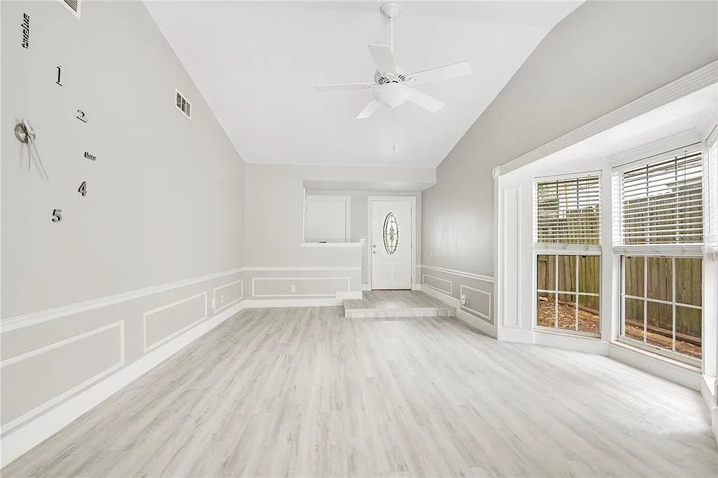 2 bed, 2.0 bath, 2154 sqft, $2,300 — Photo 3
