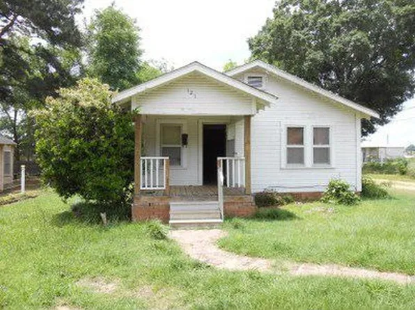 121 N Oakland St, Magnolia, AR 71753