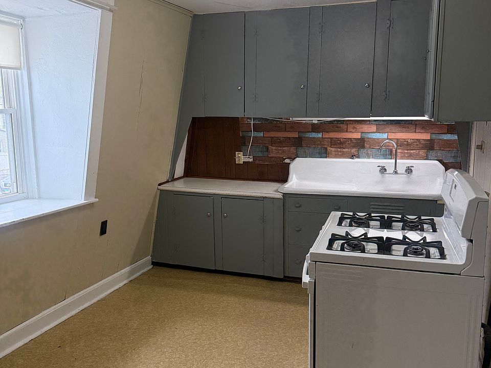 1st image of 104 Mechanic St #3
