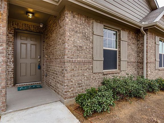 3rd image of 9001 Holliday Ln