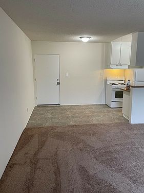 3rd image of 8240 Whitsett Ave #213