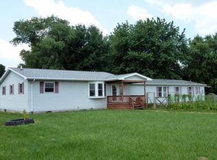 2172 N State Route 1, Watseka, IL 60970