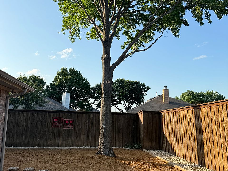 1st image of 10704 Pineview Ln