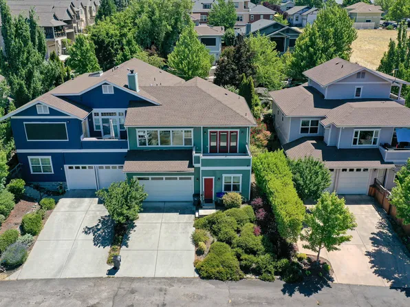 911 Patton Ln, Ashland, OR 97520