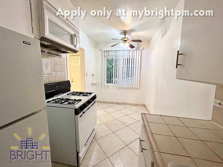 D Street Apartments — Photo 20