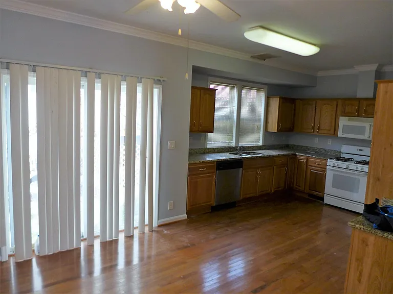 7324 Willow Glen Way — Photo 16