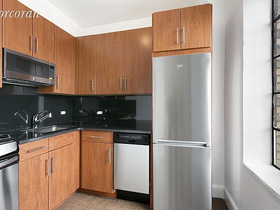 3rd image of 1 Christopher St APT 14A