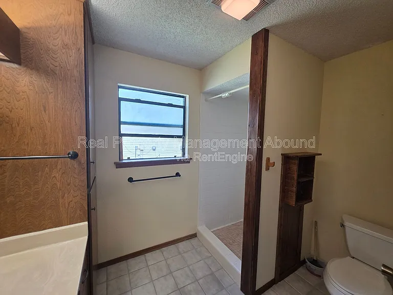 105 W Boston St — Photo 15