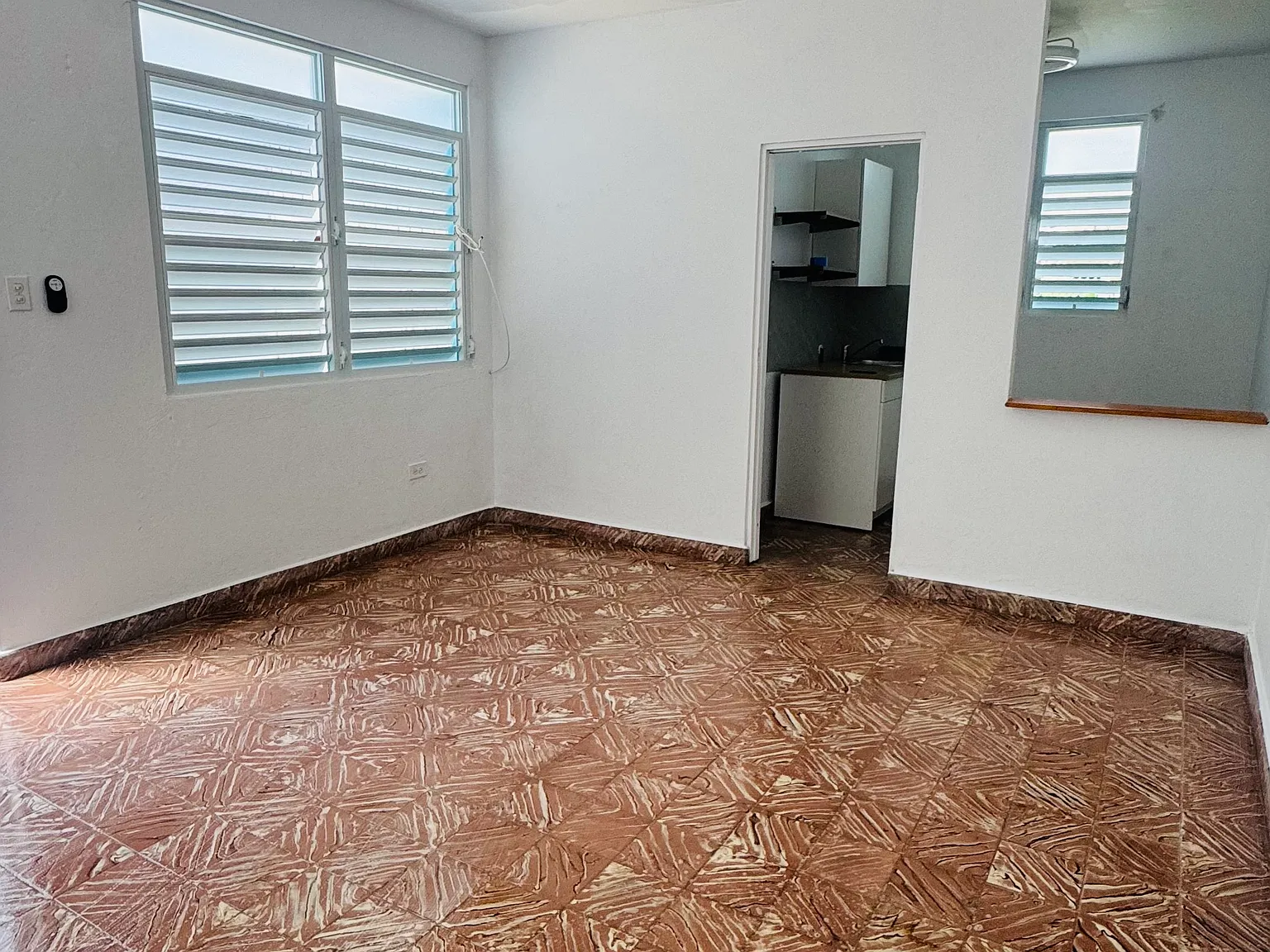1 bed, 300 sqft, $900 — Photo 3